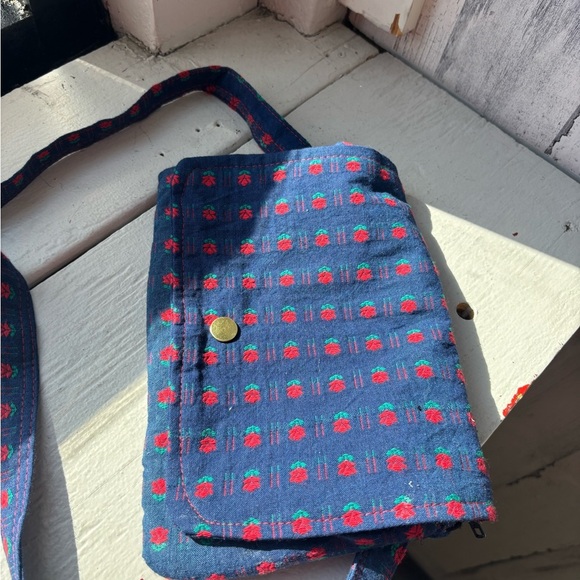 Stylish Blue and Red Patterned Men's Bag - Picture 3 of 7